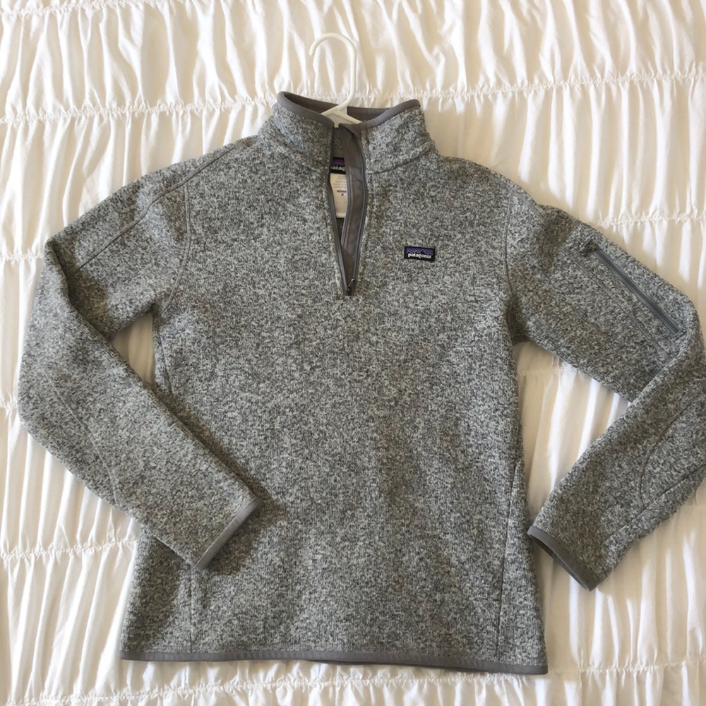 Grey Patagonia fleece quarter zip
